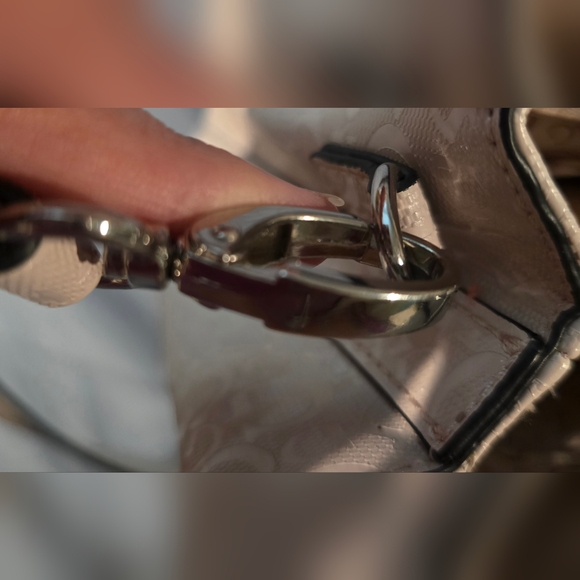 Guess Medium Satchel Purse - Picture 8 of 11